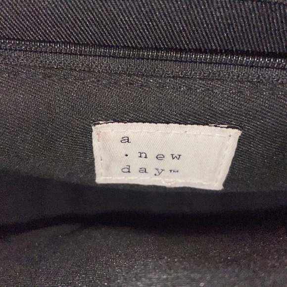 Simple black purse - Picture 4 of 4